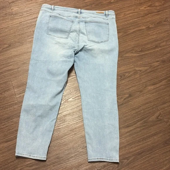 Light Blue Women's Jeans - Picture 3 of 4